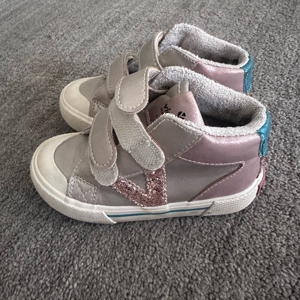 Victoria kids Sneakers in Gray and Pink